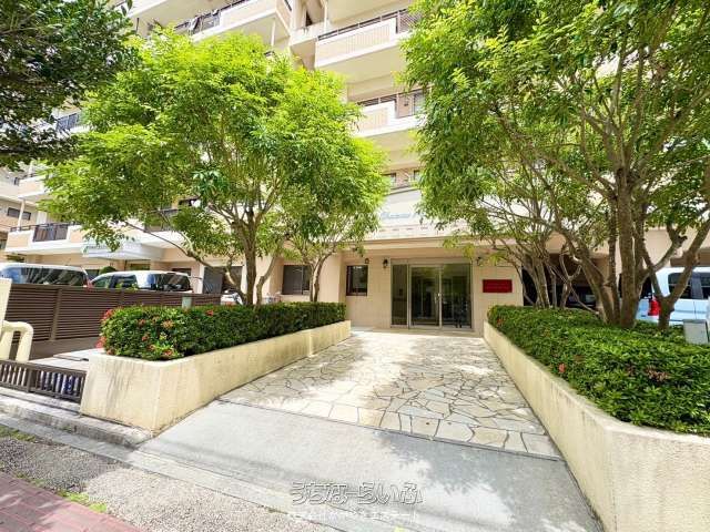 Renovated 3LDK Apartment for Sale in Naha, Okinawa with 2 Parking - Thumbnail 2