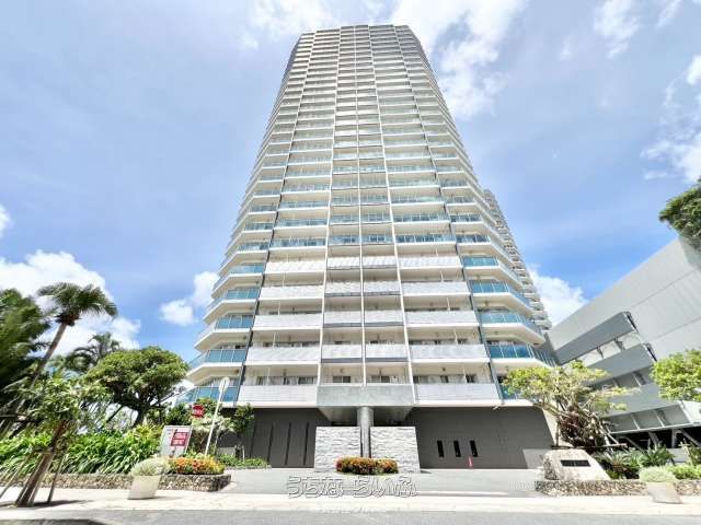 29th Floor 2LDK Apartment with Ocean View in Naha's Omoromachi - Thumbnail 2