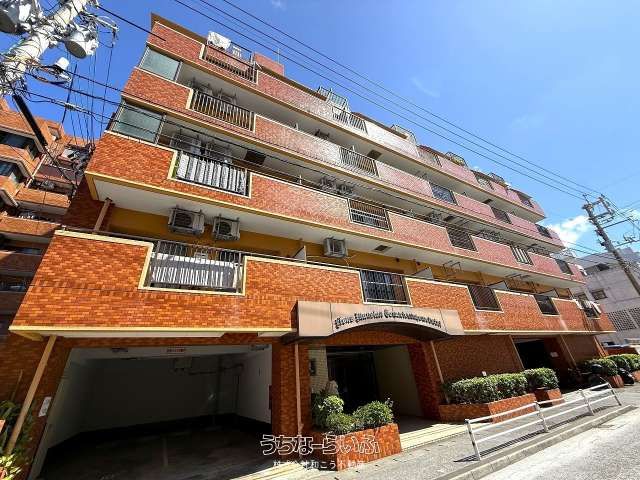 Renovated 1LDK Apartment with Sea & Port Views in Naha, Okinawa - Thumbnail 2