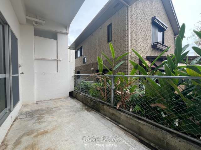 2DK Apartment for Rent in Okinawa City, Momohara - Thumbnail 2