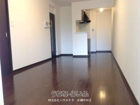 Leonext Nakahara 204: 1LDK Apartment for Rent in Okinawa City - Thumbnail 3