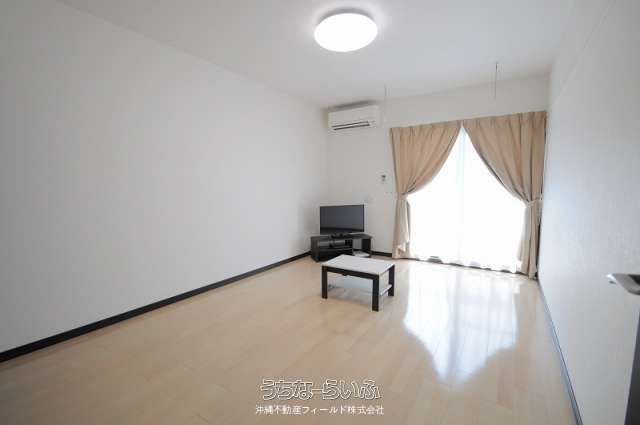 1K Apartment for Rent in Okinawa City, No Deposit, Pet-Free - Thumbnail 3