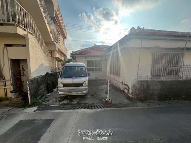 Spacious 3DK Detached House for Rent in Okinawa City - Thumbnail 2