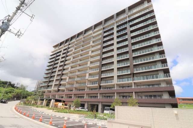New 2LDK Apartment with Ocean View in Okinawa's Rycom Hills - Thumbnail 3