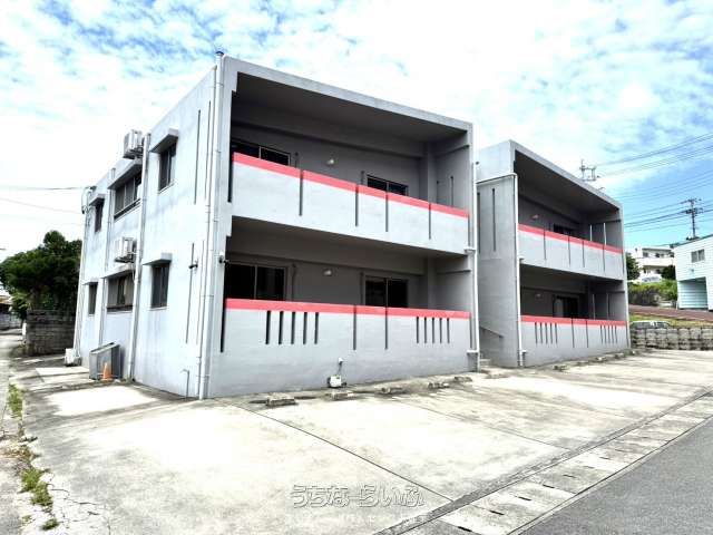 Four-Unit Apartment Building for Sale in Yomitan, Okinawa - Thumbnail 2