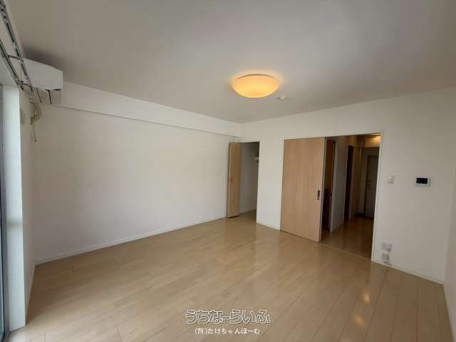 1K Apartment for Rent in Urasoe, Okinawa - No Deposit, Auto-lock - Thumbnail 4