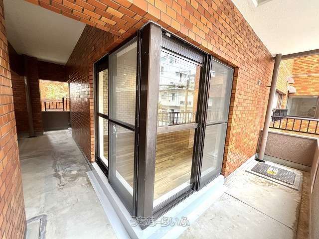 Renovated 1LDK Apartment in Lions Mansion Tomari, Naha - Thumbnail 2