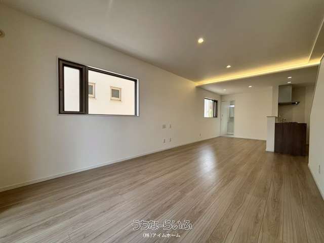 New 3LDK RC House in Chatan, Okinawa with Built-in Garage - Thumbnail 4