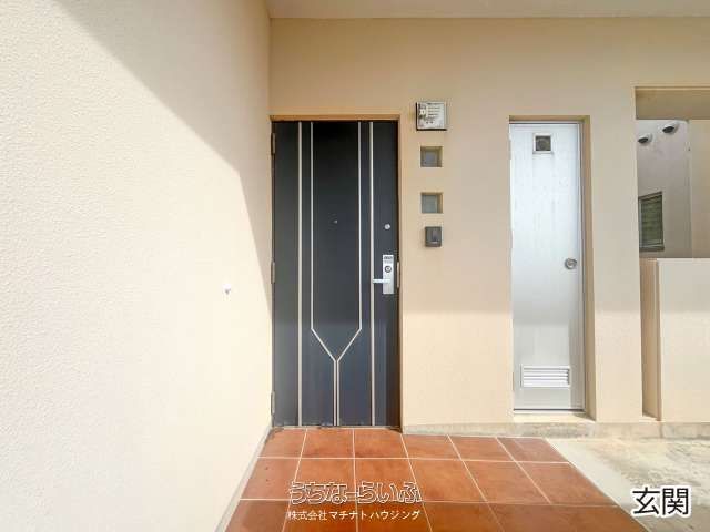 Renovated 4LDK Top-Floor Apartment with Balcony in Urasoe - Thumbnail 3