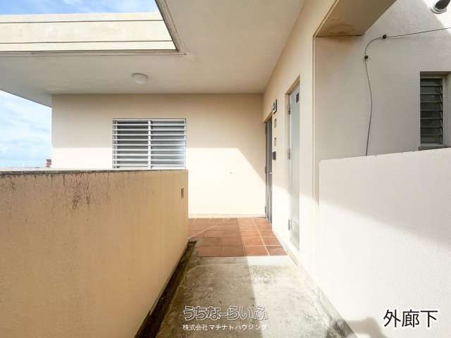 Renovated 4LDK Top-Floor Apartment with Balcony in Urasoe - Thumbnail 2