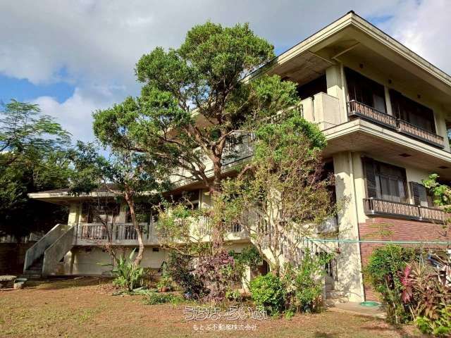 11SLDK Hilltop Home with Sea Views in Motobu, Okinawa - Thumbnail 2