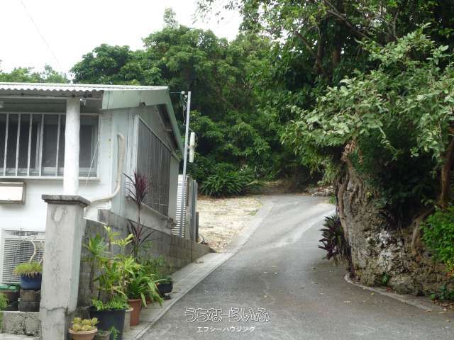 578m² Land Plot in Nakagusuku Village, Okinawa for Storage Use - Thumbnail 2