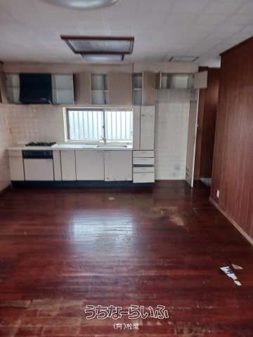 5LDK Detached House for Rent in Okinawa City, Okinawa - Thumbnail 4
