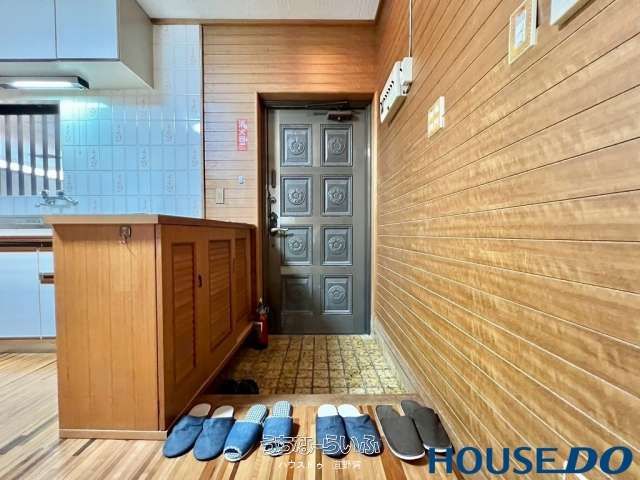 Marusei Mansion 6-- Unit: Top-Floor 2LDK Apartment in Ginowan - Thumbnail 2
