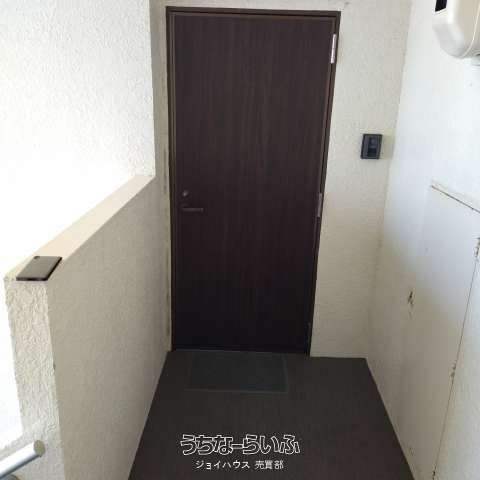 2LDK Apartment for Sale in Ginowan City, Okinawa - Image 1