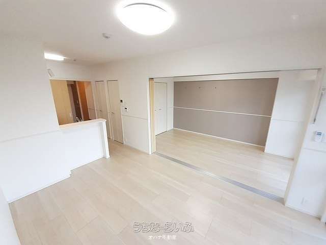 Sun Grace 403: New 1LDK Apartment for Rent in Chatan, Okinawa - Thumbnail 2