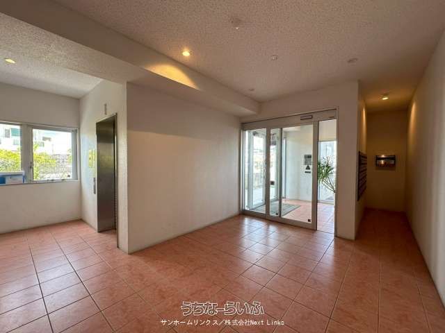 Renovated 2LDK Condo for Sale in Okinawa City - Pet Friendly - Thumbnail 3