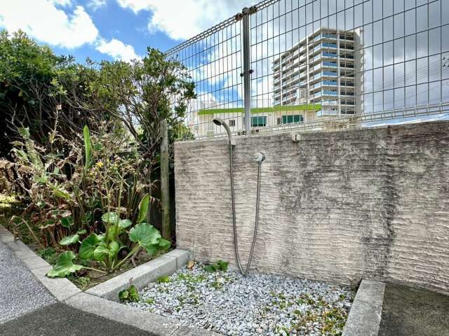 Renovated 2LDK Condo for Sale in Okinawa City - Pet Friendly - Thumbnail 4