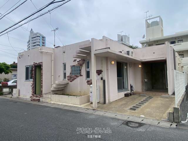Furnished Pet-Friendly Beach House for Rent in Chatan, Okinawa - Thumbnail 3