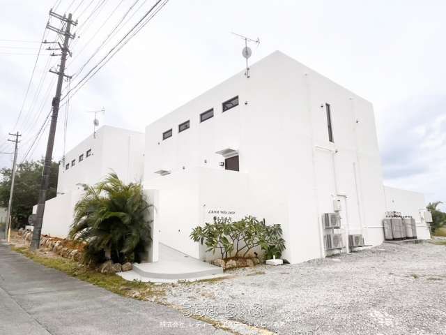 Modern Villa for Sale in Motobu Town, Walk to Churaumi Aquarium - Thumbnail 3
