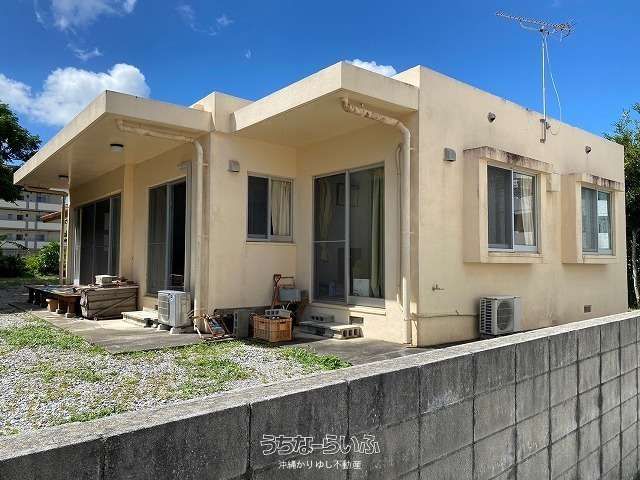 3LDK House with Shop Space for Sale in Motobu, Okinawa - Thumbnail 2