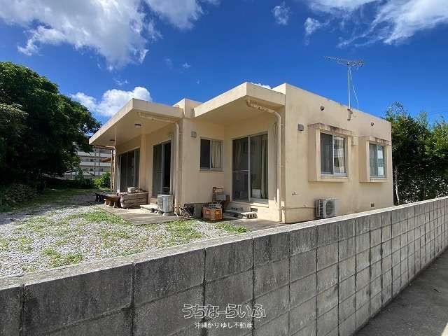3LDK House with Shop Space for Sale in Motobu, Okinawa - Image 1