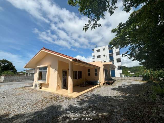 3LDK House with Shop Space for Sale in Motobu, Okinawa - Thumbnail 4