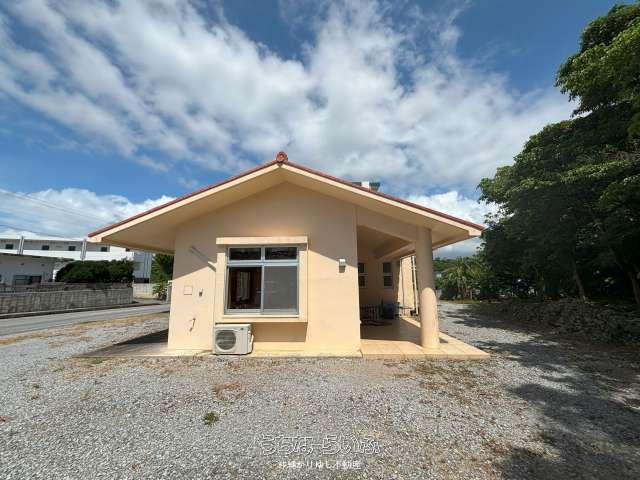 3LDK House with Shop Space for Sale in Motobu, Okinawa - Thumbnail 3