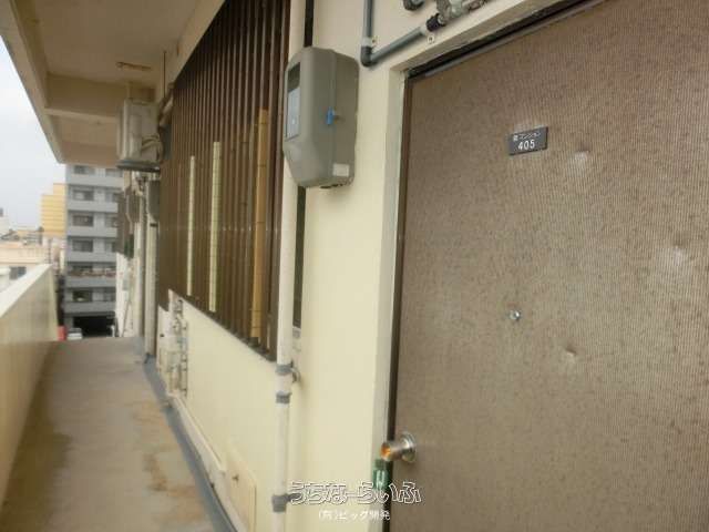 Bright 2DK Corner Apartment for Rent near Asahibashi Station, Naha - Thumbnail 2