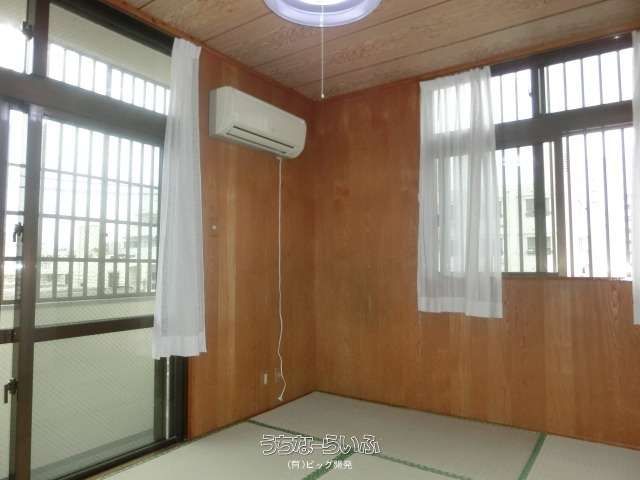 Bright 2DK Corner Apartment for Rent near Asahibashi Station, Naha - Thumbnail 3