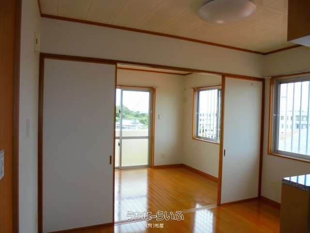 2LDK Apartment for Rent in Okinawa City, Chibana - Thumbnail 3