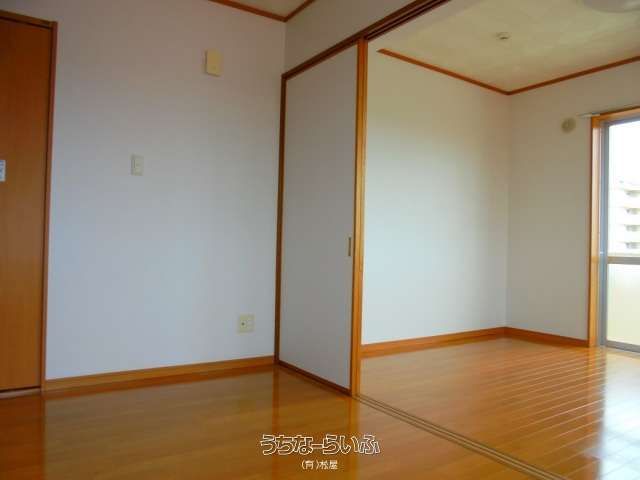 2LDK Apartment for Rent in Okinawa City, Chibana - Thumbnail 2