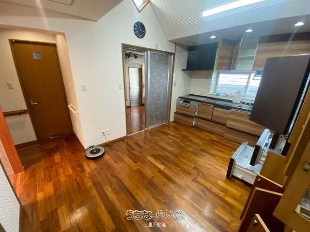 Spacious 5LDK House for Rent in Okinawa City with Garden - Thumbnail 4
