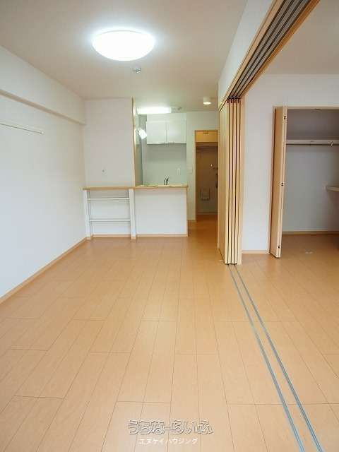 1LDK Apartment for Rent in Nanjo City, Okinawa - Calm Villa Isaoshi - Thumbnail 4