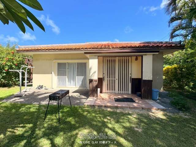 Spacious 3LDK House with Two LDKs in Ishigaki, Okinawa - Image 1