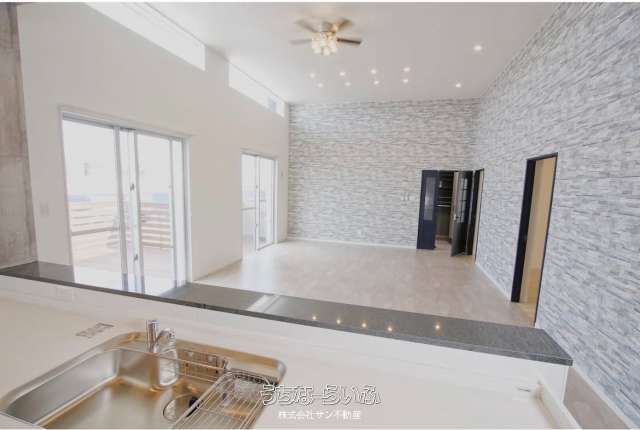 Modern 4LDK Family Home for Sale in Okinawa City - Thumbnail 2