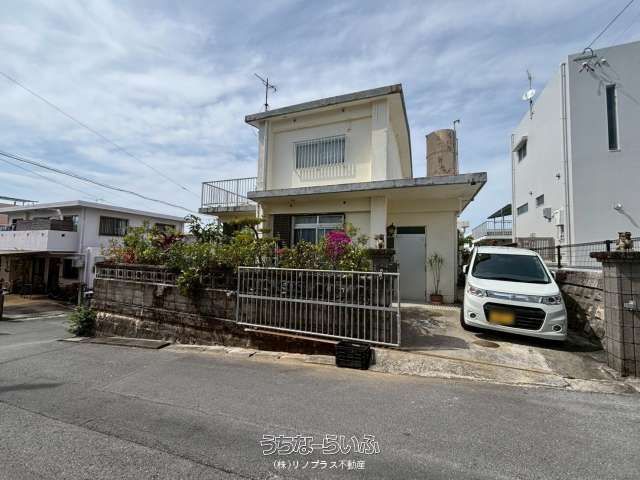 Corner Lot House for Renovation in Urasoe Green Heights, Okinawa - Thumbnail 3