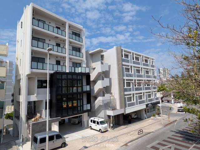 Modern 1LDK Apartment with Island Kitchen near Furujima Station, Naha - Thumbnail 2