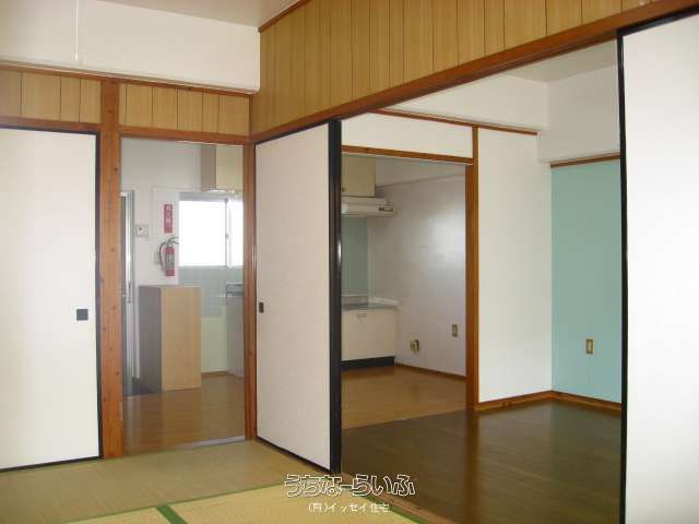 Miyagi Mansion B305: 2DK Apartment for Rent in Yomitan, Okinawa - Thumbnail 3