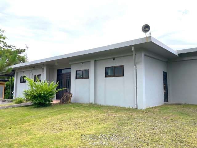 Land for Sale in Nakijin Village, Okinawa - 4660 sqm with Building - Thumbnail 2