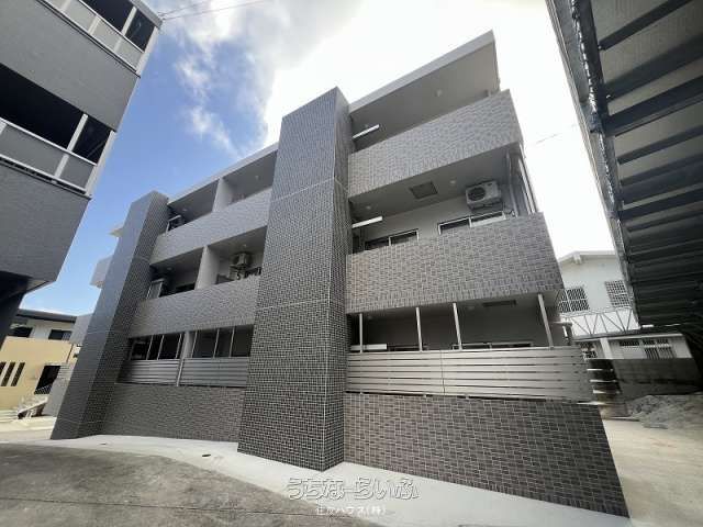 Lux Stage M4 Unit 201: New 2DK Apartment in Nakagusuku, Okinawa - Thumbnail 2