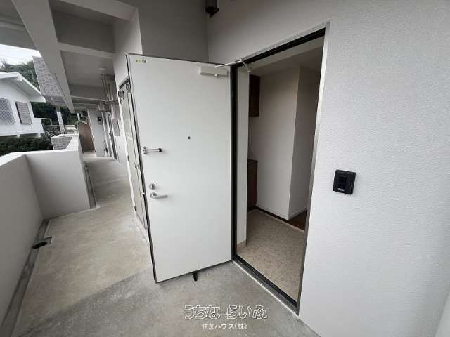Lux Stage M4 Unit 201: New 2DK Apartment in Nakagusuku, Okinawa - Thumbnail 3