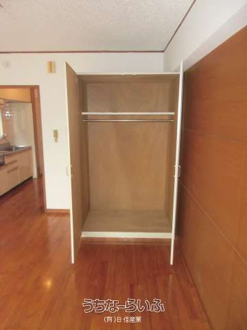 Maison H 204: Bright 1R Apartment for Rent in Urasoe, Okinawa - Thumbnail 4