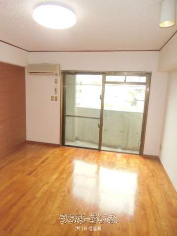 Maison H 204: Bright 1R Apartment for Rent in Urasoe, Okinawa - Thumbnail 2