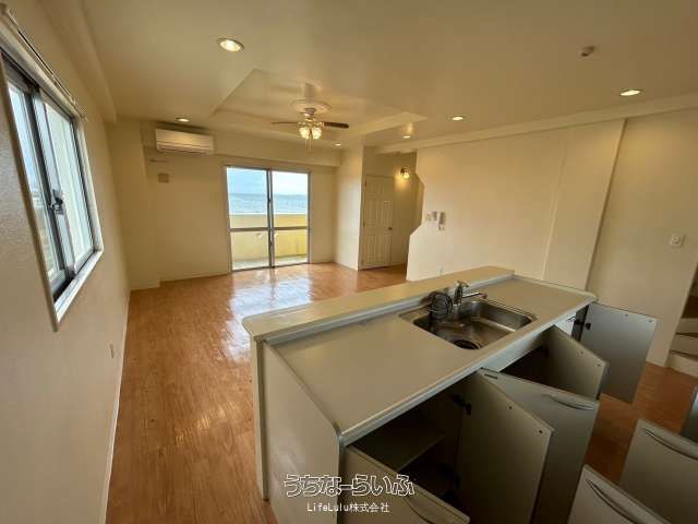 Ocean View Duplex with Rental Income in Uruma, Okinawa - Thumbnail 4