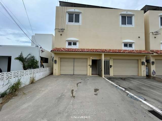 Ocean View Duplex with Rental Income in Uruma, Okinawa - Thumbnail 2