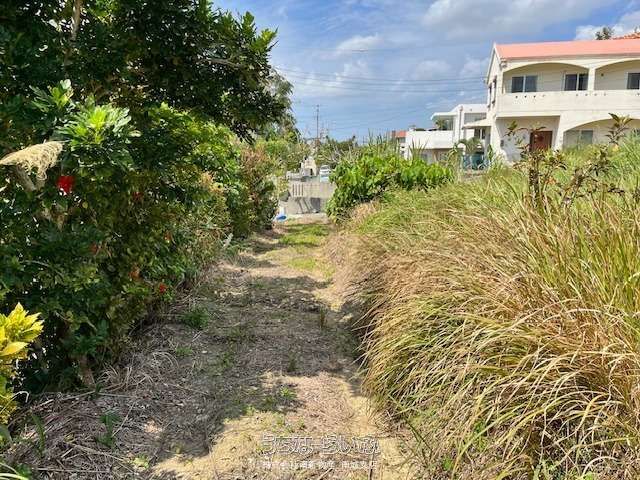 1390 sqm Land for Sale in Nanjo City, Okinawa with Sea Views - Thumbnail 4