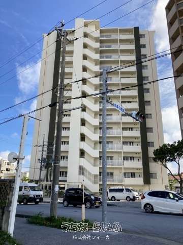 Okinawa City 2LDK Apartment for Sale with 5.4% Yield - Image 1