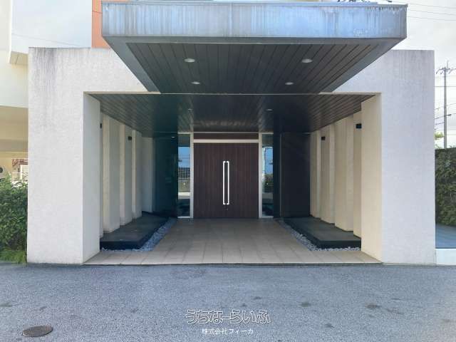Okinawa City 2LDK Apartment for Sale with 5.4% Yield - Thumbnail 2