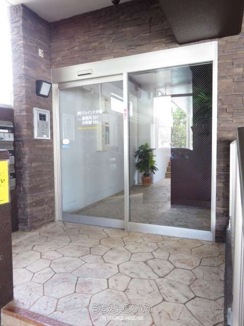 Rita Unit 401: 1DK Designer Apartment for Rent in Ginowan, Okinawa - Thumbnail 4